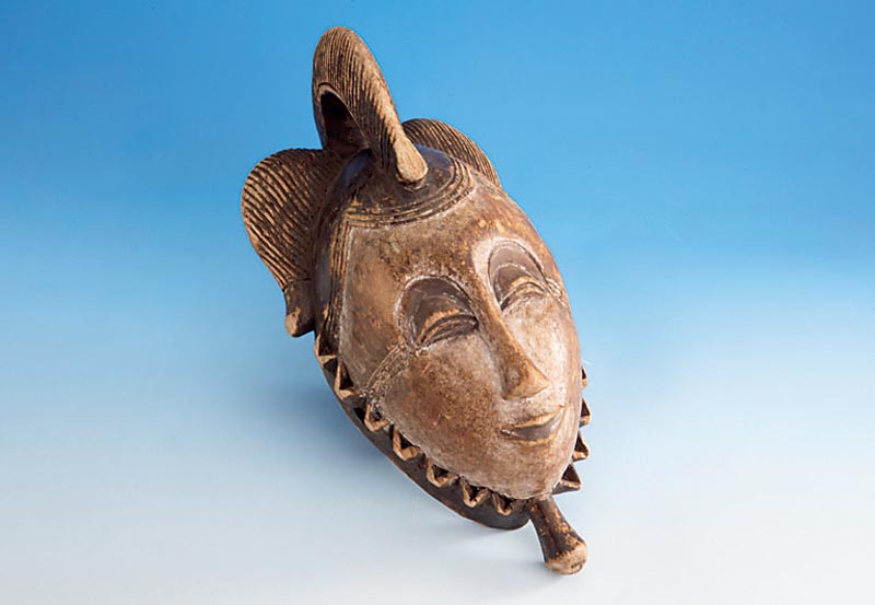 Tanzmaske, Nigeria um 1900/10, Holz, Reste alter weißer Verkalkung, H ca. 41 cm, besch.