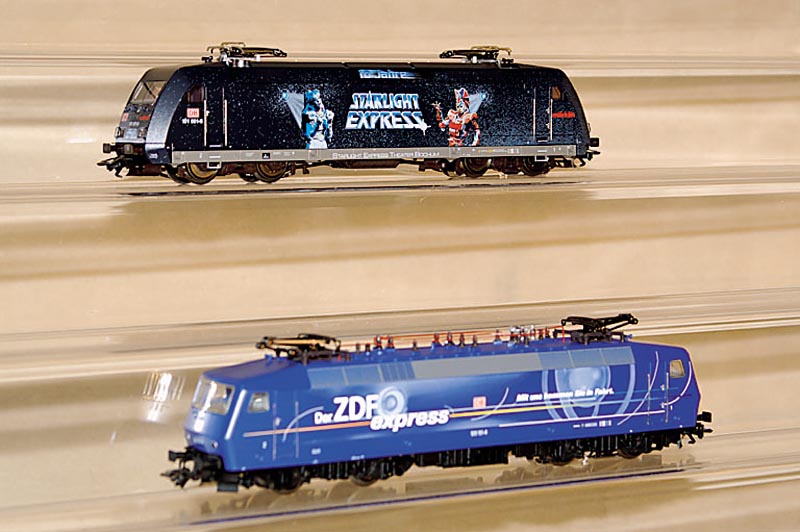 E-Lok, MÄrklin, 90er Jahre, Spur HO, Nr. 37373, Sondermodell "Starlight Express", im orig. Karton, unbespielt, digital (Pos. oben)