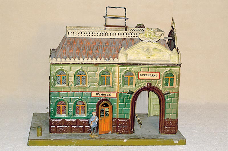 MÄrklin-Bahnhof, 1902-1919, Spur 0, Nr. 2013 , Blech, bunt lithographiert, seitl. Aufschrift "Central-Bahnhof", SteinprÄgung, 1 Giebel ...