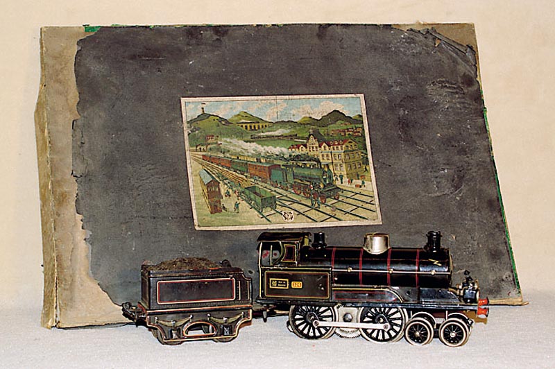Dampflok mit Tender, MÄrklin, Spur 0, Nr. R 3130, Lok-Aufschrift Nr. 326, Fkt. nicht geprÜft, l. Alters- und Spielspuren, sonst guter Zustand, ...