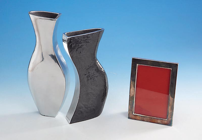 Doppelvase, Aluminium, Meister C. Abroad, unsign., 1 x anthrazitfarb. emailliert, H. ca. 24.5 bzw. 28.5 cm