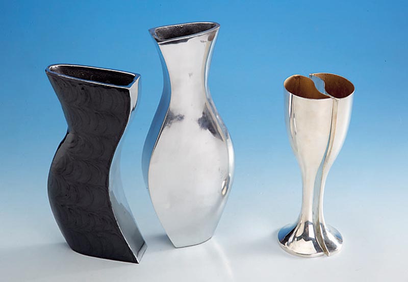Doppelvase, Aluminium, Meister C. Abroad, unsign., 1 x anthrazitfarb. emailliert, H. ca. 24.5 bzw. 28.5 cm