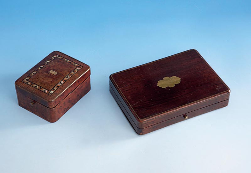 Konvolut 2 Etuis fÜr Taschenuhren, deutsch/Frankreich um 1900, EdelhÖlzer, z.T. intarsiert, aufwend., altersbed. Gebr.-Sp./ besch-