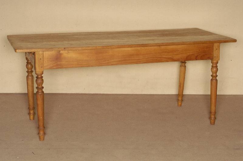 Tisch, deutsch, um 1820/30, Beine Buche massiv, gedrechselt, Zarge und Platte Kiefer bzw. Fichte massiv, ursprÜnglich bÄuerlicher Arbeitstisch, ...