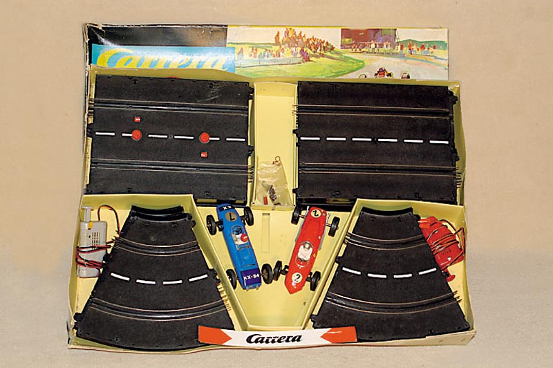 Carrera-Bahn, um 1960, Nr. 301, bez. "Avus", vollstÄndig, ohne Trafo, im orig. Karton, guter Zustand, wohl eine der ersten ...