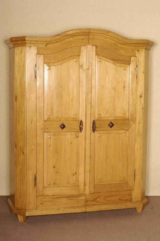 Spaltschrank, deutsch/wohl Schwarzwald, um 1830/40, Front auf Rahmen gearbeitet, Kiefer massiv, Maserung als strukturierendes Moment ...