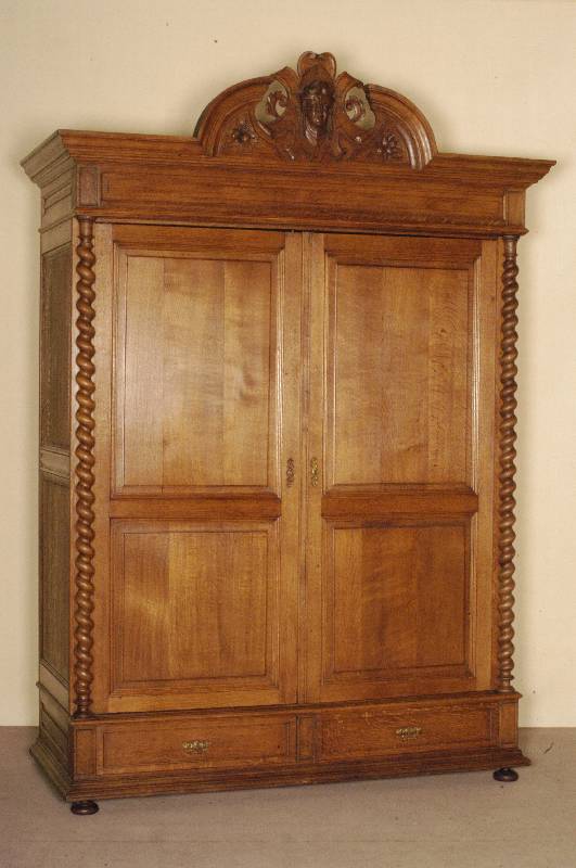 Schrank, deutsch, um 1880, wohl Danziger Barockstil, Eiche massiv, auf gedrÜckten KugelfÜßen, 2 Schubladen, Lisenen mit vorgesetzten stark ...