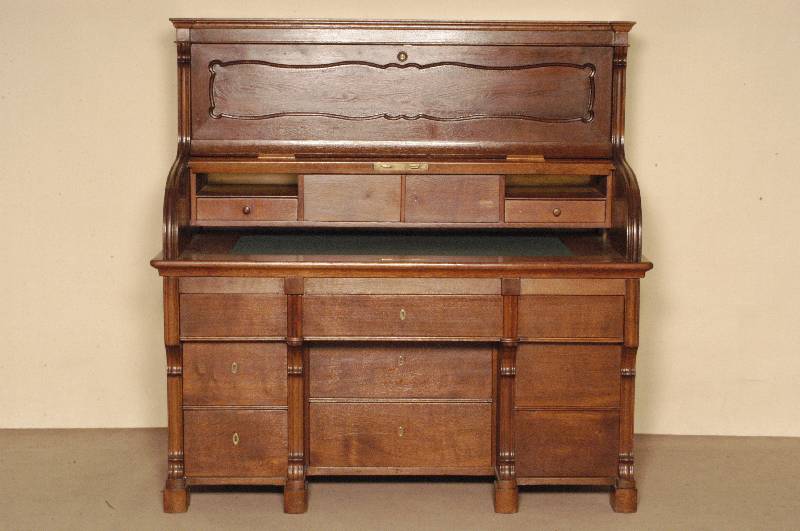 RollsekretÄr, deutsch, um 1870, Korpus Weichholz, Eiche massiv, Oberteil mit Schubladen, auszeihbar, als Stehpult zu verwenden, mit Rollo, dieses ...