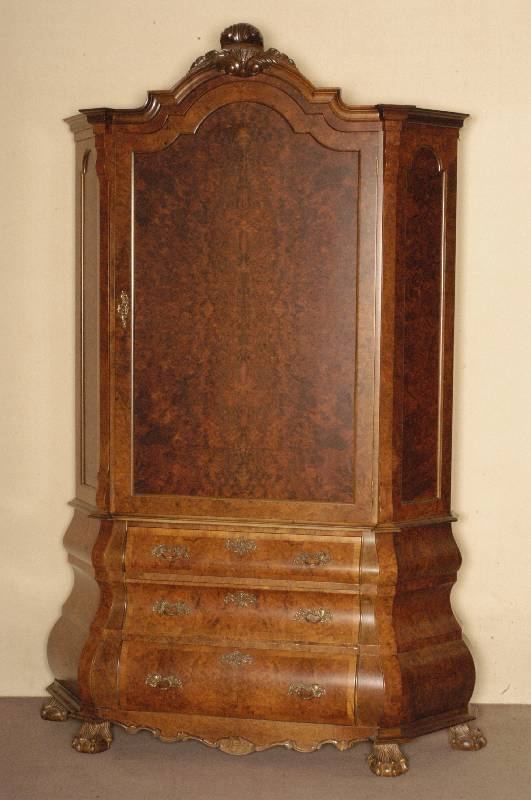 Barockstilschrank, Holland, um 1960, nach altem Vorbild, Korpus Weichholz/Hartholz, Wurzelnußfurnier, z.T. gespiegelt, schÖnes Furnierbild, ...