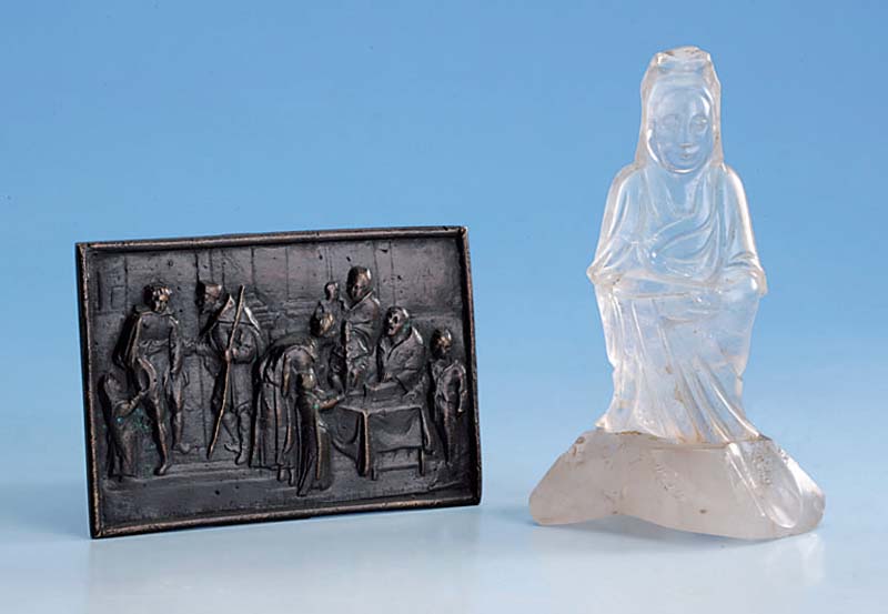 Bergkistall Boddhisatva, China 18./19. Jhd., auf Bergkristallsockel sek., Unterteil besch., geschn. und geschl., sammelw., H. ca. 11 cm