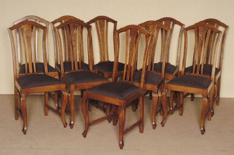 10 StÜhle, deutsch, um 1910, Eiche massiv, Barockstil, gebogene Beine, RÜckenlehne leicht geschwungen und vertikal verstrebt, Polsterung und Bezug ...