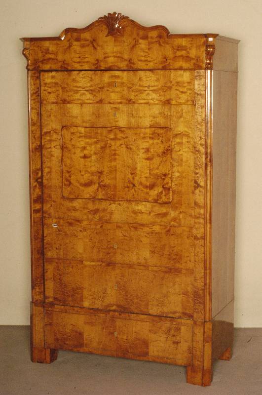 Schrank, deutsch, um 1860, Korpus Weichholz, Birkefurnier, Louis-Philippe-Stil, seitlich abgeplattet, 1-tÜrig, sogenannter Blender, poliert, ...