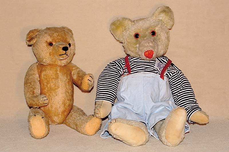Teddy-BÄr, um 1940, ungemarkt, weißblonder MohairplÜsch, Ledernase, wohl sek., z.T. neu genÄht, nicht stÖrend, altersbed. gut erhalten , ...