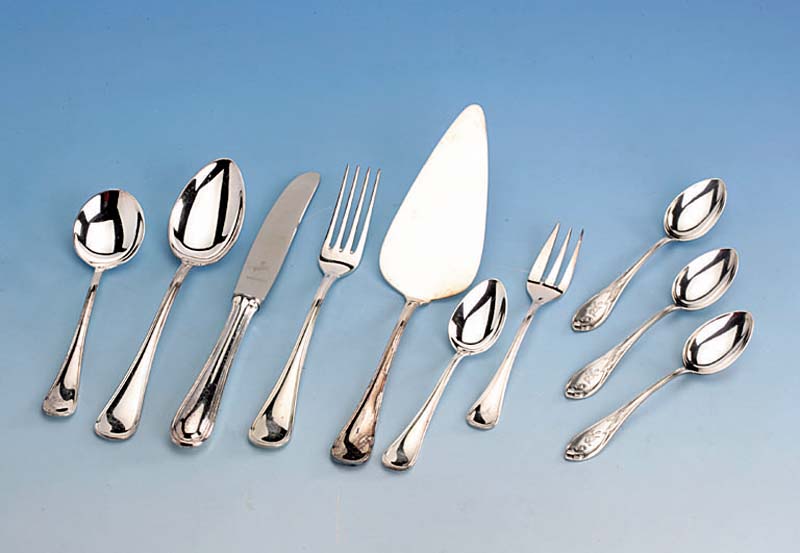 58-teiliges Besteck, deutsch, Wilkens Bremen, 800er Silber, best. aus: 12 Messer (Griffe gefÜllt, Klingen Stahl), 12 Gabeln, 8 LÖffel, 6 ...