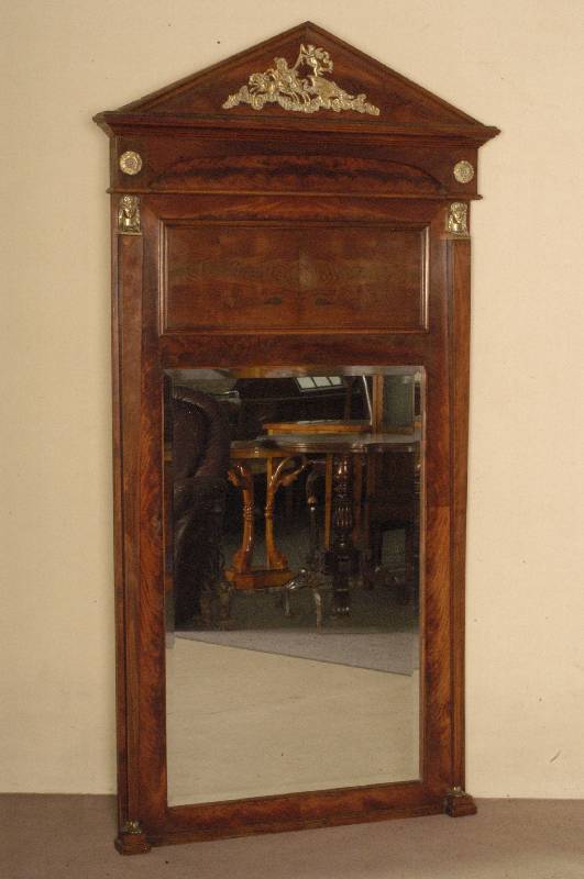 Großer Spiegel, deutsch, um 1870, Empirestil , Korpus Weichholz, Mahagonifurnier, mit original Spitzgiebel, aufwendige Bronzeapplikationen, ...