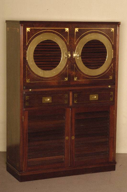 Mehrzweckschrank, deutsch, um 1960, Schiffsmodel, Korpus Weichholz, z.T. Tischlerplatte, Palisanderfurnier, bullaugenfÖrmige FÜllungen aus ...