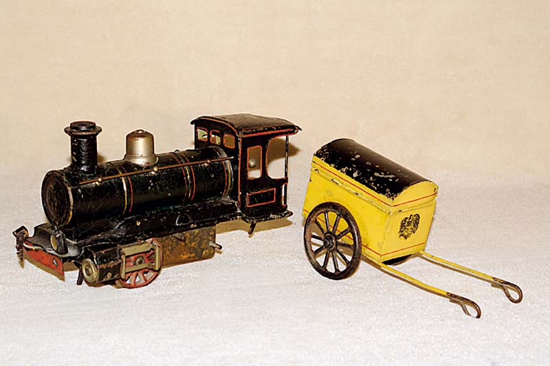 Lokomotive, MÄrklin, um 1905, Metall, Lackierung krakeliert, ein Rad fehlt, stark bespielt