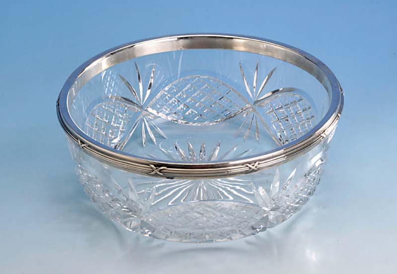 Anbietschale, deutsch, Meistermarke W. Binder, Rand 935er Silber, Korpus Kristallglas geschliffen, D. ca. 23 cm, H. ca. 9.5 cm
