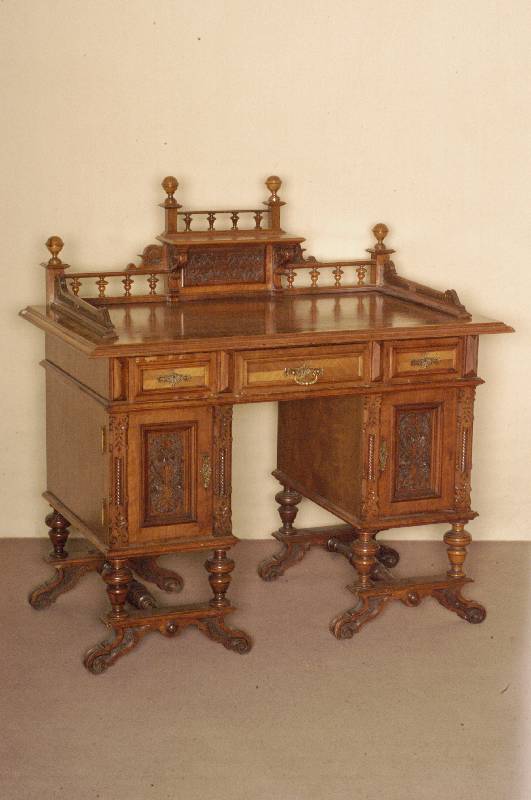 Damenschreibtisch, deutsch, um 1865/70, GrÜnderzeit, Renaissancestil mit Barockstilelementen, Korpus Eiche, Buche und Weichholz massiv, ...