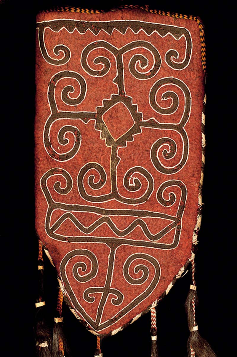 Ok-Bash-Filztasche mit Stickerei und Rosshaar- Behang, zum bedecken der Jurte-Dachsparrenende n auf der Wanderung.Antik, Turkestan, 19.Jhd. ...