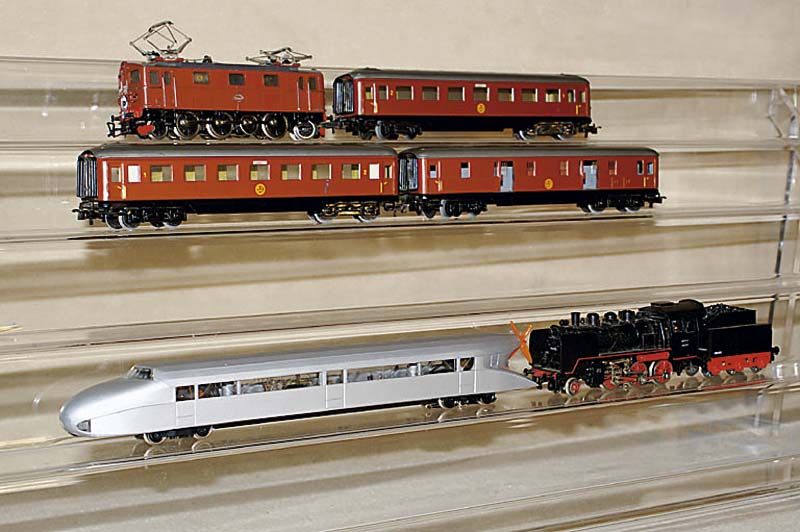 Dampflok mit Tender, MÄrklin, Spur HO, Nr. 3003, RÄder schwergÄngig, wohl durch lange Lagerung, Fkt. nicht geprÜft, stÄrker bespielt , im ...