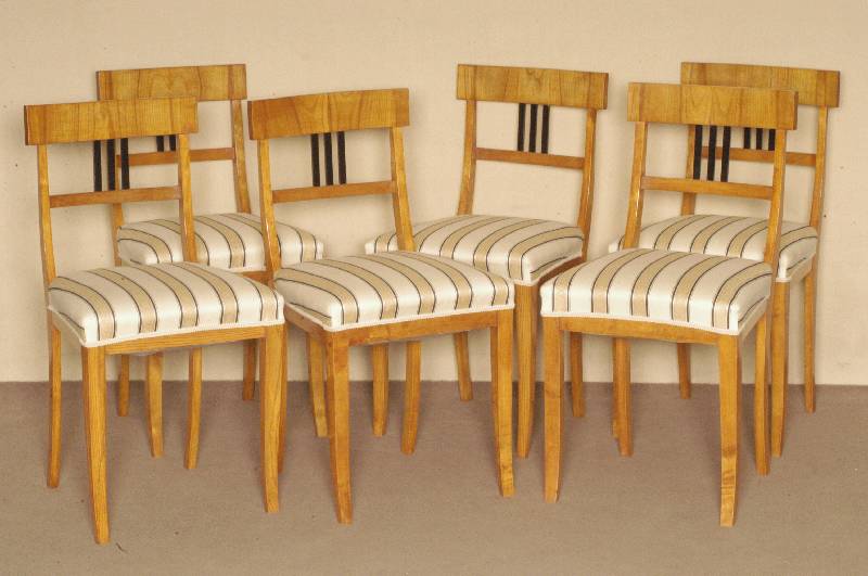 6 StÜhle, nach sÜddeutschem Vorbild von 1820/30, Biedermeier, Kirschbaum massiv, Kirschbaumfurnier, geschwÄrzte LÄngsstreben, wohnfertig, ...