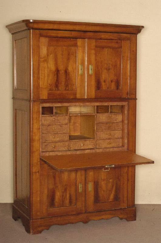 AufsatzsekretÄr, deutsch, um 1830, Biedermeier, Korpus Weichholz, Kirschbaumfurnier, zweitÜriges Aufsatzteil, Unterteil mit 2 TÜren und einer ...
