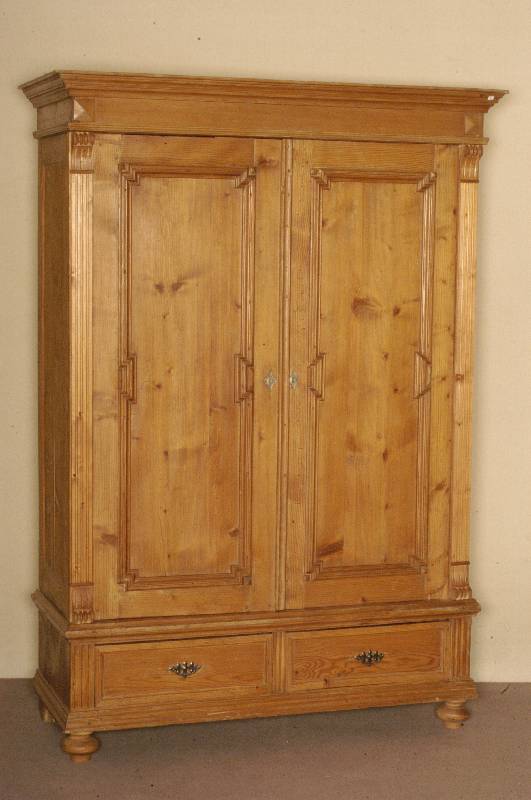 Schrank, deutsch, um 1860/70, GrÜnderzeit, , Korpus Weichholz, Lisenen gerillt, in Veluten auslaufend, 2 TÜren, Inlets mit aufwendig getreppter ...