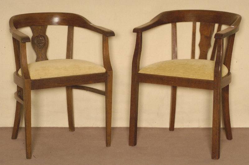 Schreibtischstuhl, deutsch, um 1910, Eiche massiv, konische Beine, RÜckenlehne verstrebt, neu gepolstert und bezogen, restauriert, stabil, ...