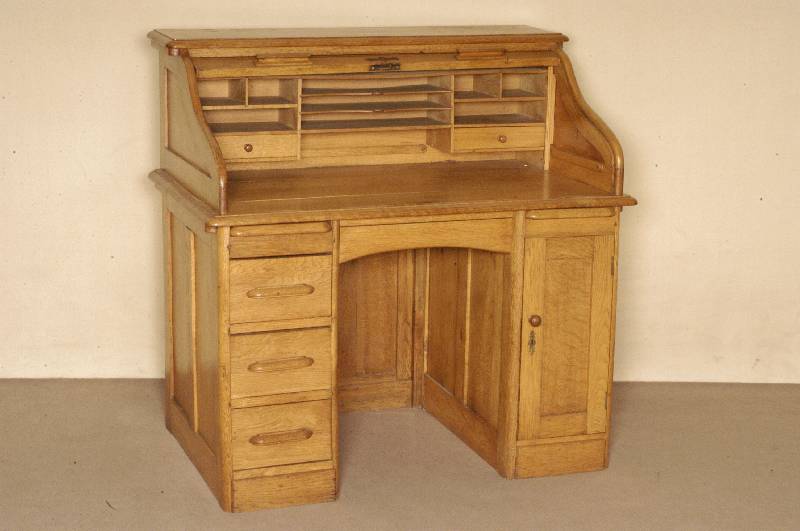 RollbÜro, deutsch, um 1910, Eiche massiv, auf Rahmen gearbeitet, Inneneinrichtung mit AblagefÄchern und 2 Schubladen, sehr gute Verarbeitung, ...