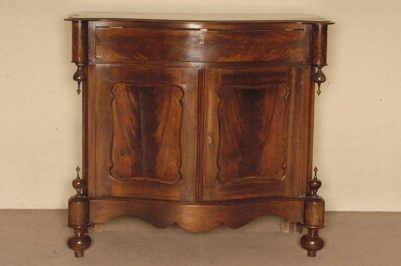Halbschrank, Holland, um 1870, Louis -Philippe, Korpus Mahagoni, z.T. Mahagonifurnier, RÜckwand Weichholz, gedrechselte FÜße, abgeschrÄgte ...
