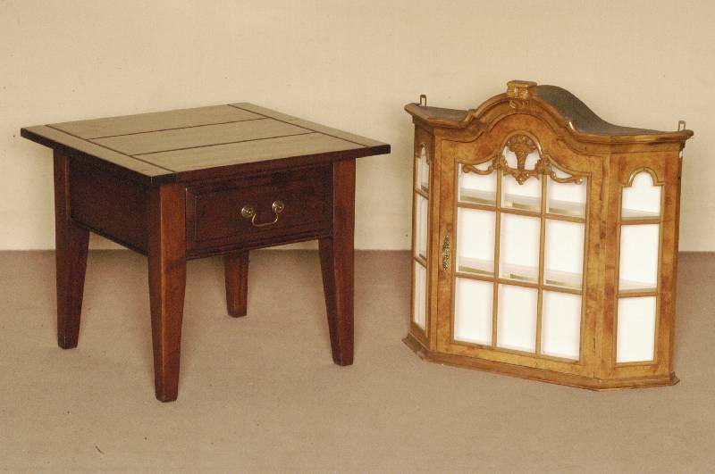 HÄngeschrÄnkchen, Holland, Nußbaum massiv, Nußbaumfurnier, Barockstil, verglast und versprosst, vielfach verwendbar, AbschlußbekrÖnung, ...