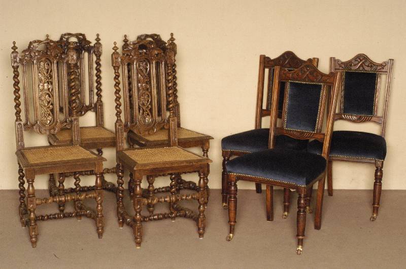 4 StÜhle, Frankreich, um 1880, Eiche massiv, stark gedrechselte Beine und RÜckenlehne, Kopfteil und RÜckenlehne mit aus dem Vollholz ...
