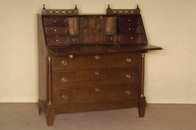 SchrÄgklappensekretÄr, Holland, um 1810, Empirestil, Korpus Weichholz, Eiche massiv, original Spitzbeine, 3 Schubladen, 2 gedrechselte ...