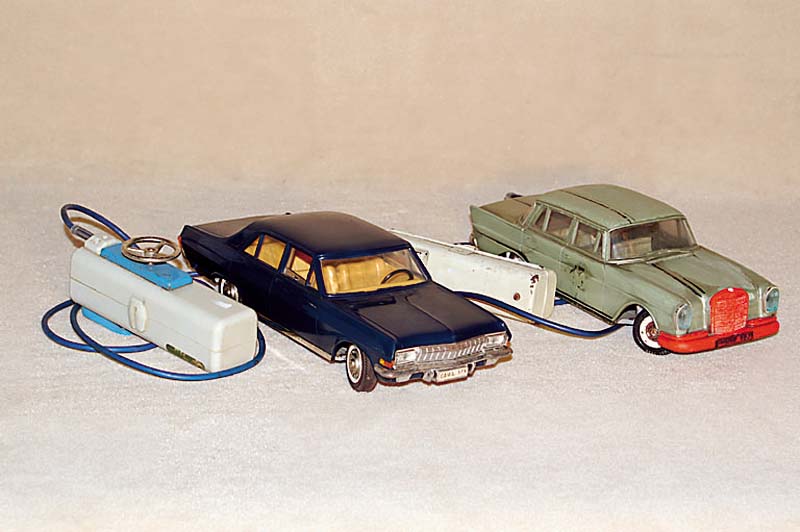 Fernlenkauto, Gama, 70er Jahre, Opel Admiral, VorwÄrts- und RÜckwÄrtsgang mit Lenkung, KunststoffgehÄuse, bespielt