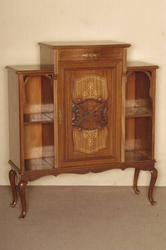 EtagenschrÄnkchen, mitteldeutsch, um 1900, nach englischem Vorbild von 1870/80, auf Ahorn und Weichholz gearbeitet, Mahagoni- bzw. ...