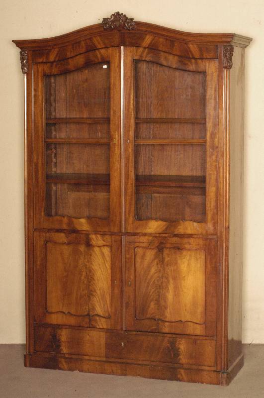 Glasschrank, deutsch, um 1860, Louis -Philippe, Korpus Weichholz, Nußbaum massiv, Nußbaum- bzw. Wurzelnußfurnier, zweitÜriges Vitrinenteil und ...