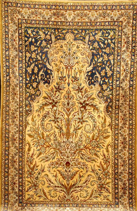 Istanbul, Türkei, ca. 60 Jahre, reine Naturseide, ca. 203 x 126 cm, Schätzwert: 4500.- EURO, EHZ: 2, altersbedingt in einen se hr guten ...