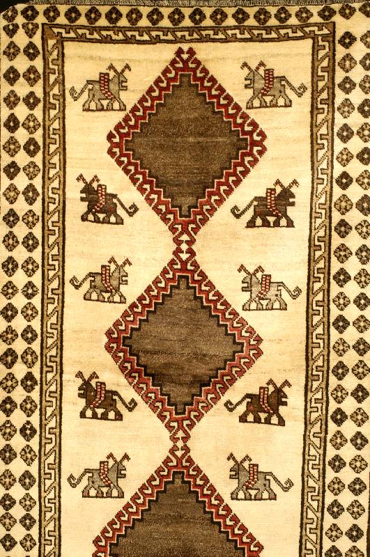 Gabbeh Alt, Persien, ca. 50 Jahre, Wolle auf Wolle, ca. 236 x 128 cm, Schätzwert: 1000.- EURO, EHZ: 2-3