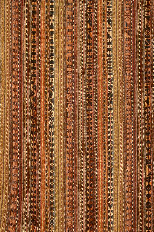 Kelim Alt, Persien, ca. 60 Jahre, Wolle auf Wolle, ca. 139 x 139 cm, SchÄtzwert: 1200.- EURO, EHZ: 3, altersbedingt in einen guten Erh ...