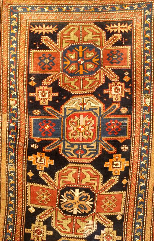 Tir GÜl Kazak (Vogel-Kazak), Kaukasus, um 1900, Wolle auf Wolle, ca. 306 x 121 cm, SchÄtzwert: 3000.- EURO, EHZ: 4, sehr seltenes Maß, selten ...