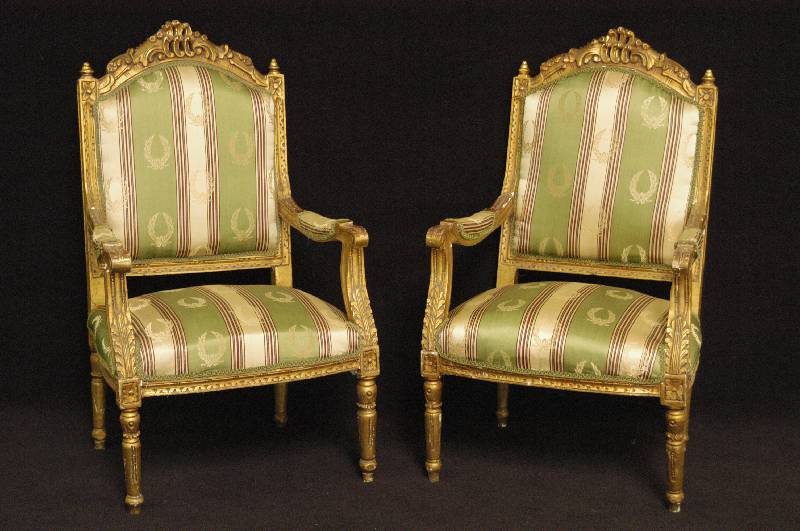 Armlehnsessel, Frankreich, um 1960, Louis-XV -Stil, Buche massiv, goldfarben gefaßt, Polsterung und Bezug sekundÄr, leicht beschÄdigt, elegantes ...