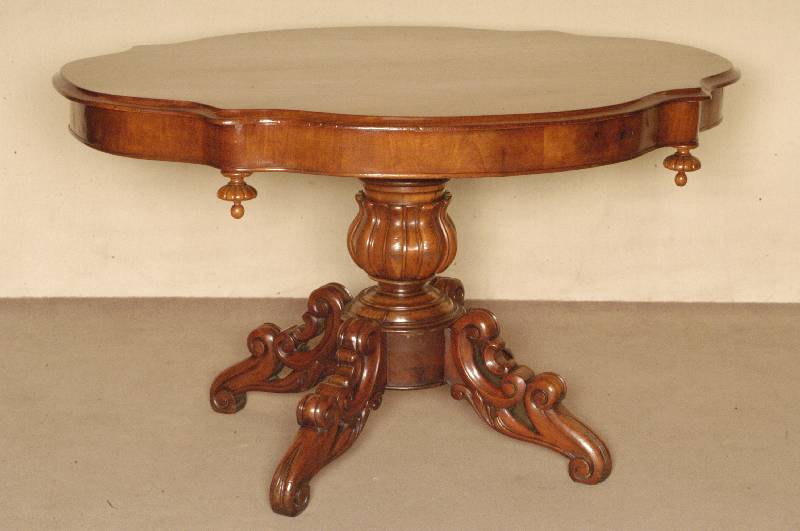 Ovaler Tisch, Holland, um 1860, Wilhelm III, Platte und FÜße massiv Mahagoni, Zarge furniert, balusterfÖrmiger Fuß, 4-fach ausladend, mit ...