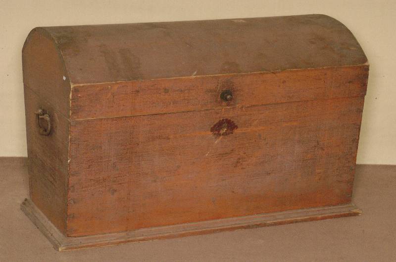 Buckeltruhe, sÜddeutsch, um 1800/10, Weichholz, ursprÜngliche Fassung, einfache Inneneinrichtung, original Schloß, SchlÜsselschild fehlt, ...