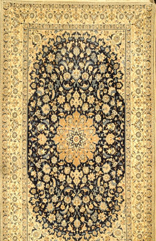 Nain fein, Persien, ca. 40 Jahre, Korkwolle, ca. 205 x 119 cm, Schätzwert: 2800.- EURO, EHZ: 2-3, altersbedingt in einen guten Erhaltungszustand, ...