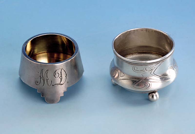 2 SalzgefÄße, 1 x 84er Silber, Petersburg 1889, Innenverg.; 1 x Rußland um 1920, 84er Silber