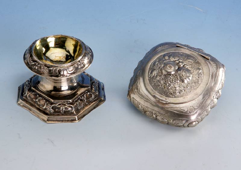 Deckeldose, Silber gepr., um 1880/90, wohl Hanau, Innen verg., fÜr Puder, schÖne, schwere QualitÄt, in der Art von Augsburger Arbeiten aus dem ...