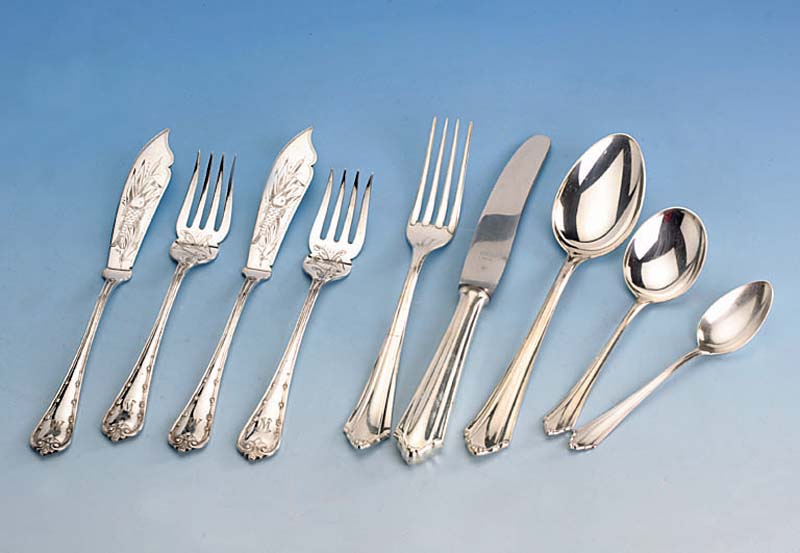 Fischbesteck fÜr 6 Personen, deutsch, um 1900, 800er Silber, Meistermarke unged., graviert, best. aus: 6 Messer (Bes.-Monogr. W und M), 6 Gabeln ...