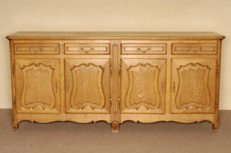 Anrichte, Belgien, im Stile des Barock, Eiche massiv, viertÜriges MÖbel, in geschwungener Rahmenkonstruktion, TÜrinlets geometrisch abgesetzt, ...