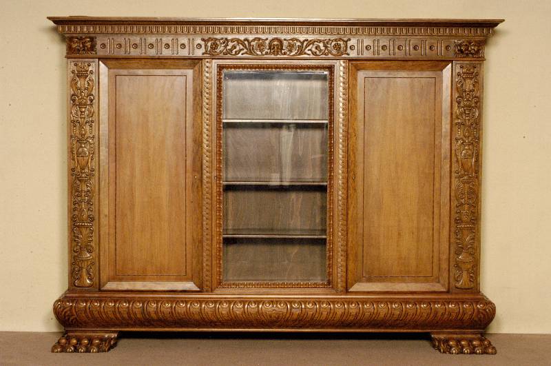 BÜcherschrank, deutsch, um 1910, Neo -Renaissancestil, Korpus Weichholz, Nußbaum massiv, Nußbaumfurnier, TatzenfÜße, Lisenen mit ...